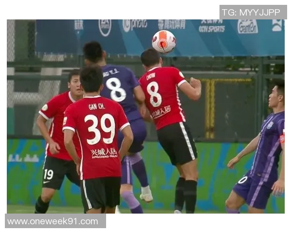 上海足球队以82分稳居冠军赛积分榜首位，争冠形势一片大好