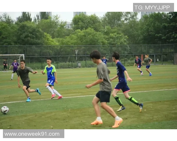 提升足球后卫技巧的五大关键训练方法与实战经验分享 提升足球后卫技巧的五大关键训练方法与实战经验分享