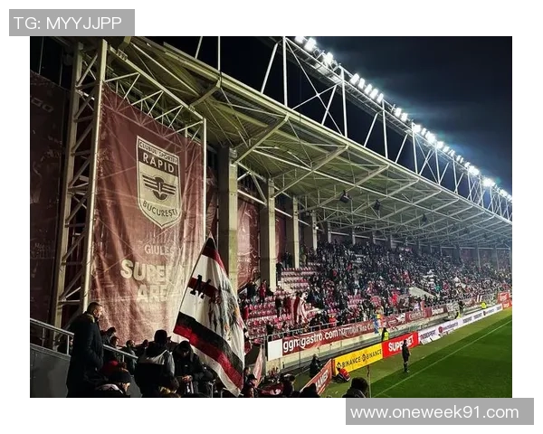 时尚与功能兼备足球户外夹克助你畅享球场激情与户外探险 时尚与功能兼备足球户外夹克助你畅享球场激情与户外探险